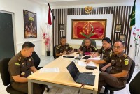 Penghentian penuntutan dilaksanakan berdasarkan hasil ekspose dihadiri Akhmad Yani, SH.MH. selaku Plt Wakil Kepala Kejati Kalsel dan Ramdanu SH. MH selaku Asisten Tindak Pidana Umum beserta Koordinator dan Kasi di Bidang Tindak Pidana Umum berlangsung secara virtual, Senin (22/4/2024)/ (SuarIndonesia/Isr)(