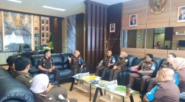 -Jajajran Kejaksaan Negeri Hulu Sungai Tengah (Kejari HST) pemeriksaan dan Diauditor oleh Tim Aswas (Asisten Pengawasan) Kejaksaan Tinggi Kalimantan Selatan (Kejati Kalsel) bersama Tim, Selasa ( 23/1/2024). SuarIndonesia/Ist)