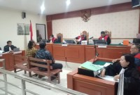 Kedua saksi yang diajukan Jaksa Penuntut Umum dengan terdakwa Lian Silas di sidang lanjutan di Pengadilan Negeri Banjarmasin, Selasa (30/1/2024), (SuarIndonesia/HD) 