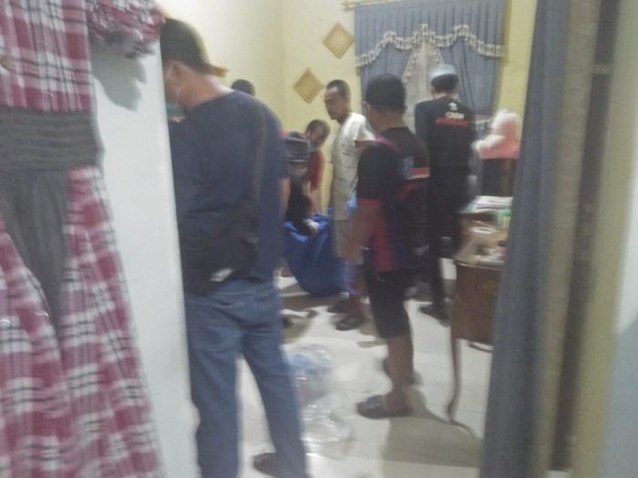 Pemilik usaha salon di Jalan Pramuka Komplek Pembina 3 No 35 RT 23 Rahayu Kelurahan Sungai Lulut Kecamatan Banjarnasin Timur ditemukan  tak bernyawa, Selasa (30/1/2024) (SuarIndonesia/YI)