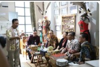 Ketua Dewan Komisioner Otoritas Jasa Keuangan (OJK) Mahendra Siregar beserta jajaran berkesempatan melakukan kunjungan kerja ke Provinsi Kalimantan Selatan (Kalsel). (Foto Humasbankkalsel)