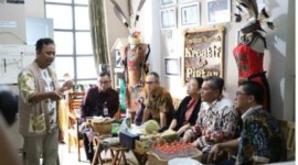 Ketua Dewan Komisioner Otoritas Jasa Keuangan (OJK) Mahendra Siregar beserta jajaran berkesempatan melakukan kunjungan kerja ke Provinsi Kalimantan Selatan (Kalsel). (Foto Humasbankkalsel)