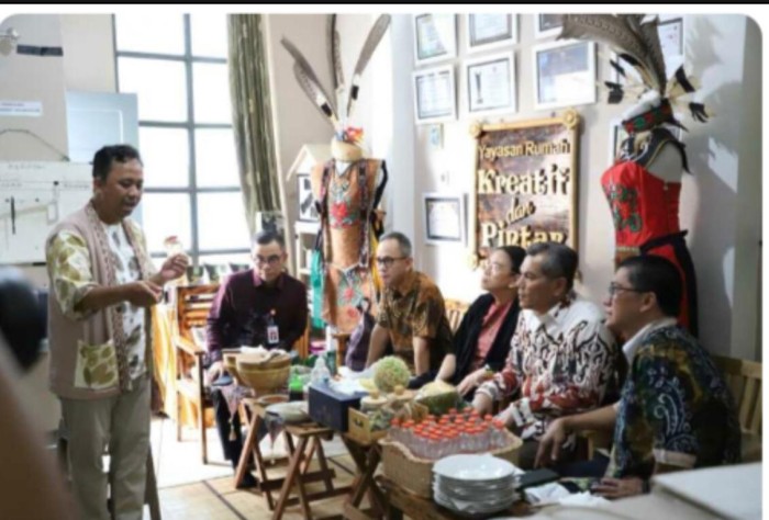 Ketua Dewan Komisioner Otoritas Jasa Keuangan (OJK) Mahendra Siregar beserta jajaran berkesempatan melakukan kunjungan kerja ke Provinsi Kalimantan Selatan (Kalsel). (Foto Humasbankkalsel)