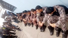 Semua penjaga penjara dan pegawai administrasi yang disandera oleh narapidana di lembaga pemasyarakatan di seluruh Ekuador kini telah dibebaskan, kata badan penjara nasional pada Sabtu (13/1/2024) malam waktu setempat. [Armed Forces of Ecuador/Handout/Reuters]