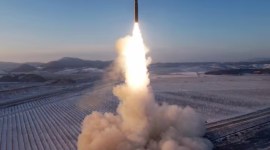 Penjaga pantai Jepang mengkonfirmasi dugaan peluncuran rudal Korea Utara ke Laut Timur Minggu (14/1/2024). [Image Source: X/@MarioNawfal]