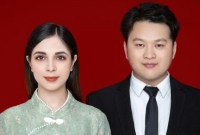 
Viral! Foto Pasangan suami istri beda negara, China dan Afrika Utara, Tieu Quach, pria asal China, dan Tieu Hoa (nama China si wanita) yang berasal dari Aljazair, Afrika Utara. [Foto: Eva.Vn]