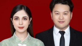 
Viral! Foto Pasangan suami istri beda negara, China dan Afrika Utara, Tieu Quach, pria asal China, dan Tieu Hoa (nama China si wanita) yang berasal dari Aljazair, Afrika Utara. [Foto: Eva.Vn]