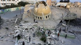 Penampakan Masjid yang Hancur Total Dibom Israel Sejak 7 Oktober 2023. [Foto: AP Photo/Yousef Masoud]