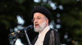 Presiden Iran Ebrahim Raisi bersumpah akan melakukan pembalasan setelah dua ledakan terjadi di Kota Kerman pekan ini. [Majid Asgaripour/WANA/Reuters]