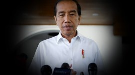 
Presiden Joko Widodo (Jokowi) mengajak masyarakat menyambut tahun baru 2024 dengan semangat dan optimisme. [ANTARA Foto/Sigid K]