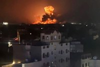 Pemberontak Houthi mengatakan serangan tersebut menewaskan sedikitnya lima orang dan melukai enam lainnya, dan “tidak akan dibiarkan begitu saja dan tidak dihukum”, karena tindakan yang dilakukan oleh pesawat tempur, kapal, dan kapal selam meningkatkan kekhawatiran atas meningkatnya ketegangan di Timur Tengah. [independent.co.uk]