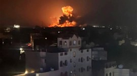 Pemberontak Houthi mengatakan serangan tersebut menewaskan sedikitnya lima orang dan melukai enam lainnya, dan “tidak akan dibiarkan begitu saja dan tidak dihukum”, karena tindakan yang dilakukan oleh pesawat tempur, kapal, dan kapal selam meningkatkan kekhawatiran atas meningkatnya ketegangan di Timur Tengah. [independent.co.uk]