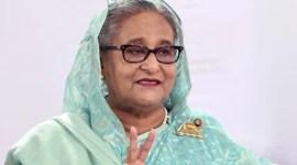 Sheikh Hasina berbicara kepada pers setelah memberikan suaranya di Dhaka. Dia memenangkan pemilu untuk kelima kalinya pada Minggu (7/1/2024) di tengah berbagai kontroversi dan penentangan. [Prime Minister's office via Reuters]