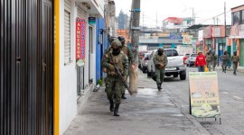 Tentara dan Polisi Ekuador tingkatkan patroli usai geng Narkoba bikin onar. [REUTERS/Karen Toro]