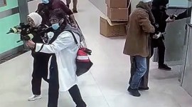 Tentara Israel menyamar sebagai petugas medis dan warga sipil, menyerbu rumah sakit dan membunuh tiga orang Palestina. [Reuters]