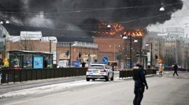 Polisi mengevakuasi sebuah hotel dan kantor yang terhubung dengan Taman Hiburan Liseberg dan memperingatkan rumah tangga di daerah tersebut untuk tetap berada di dalam rumah. [Wyomingnews/Bjorn Larsson Rosvall]
