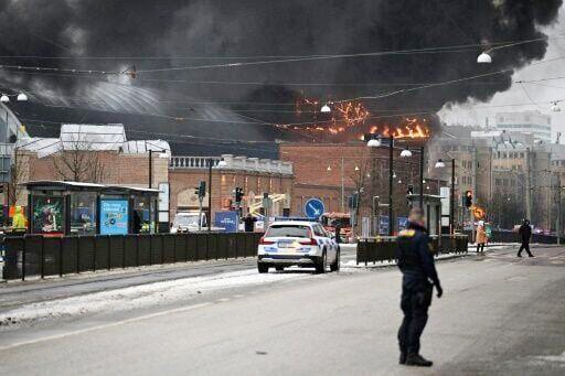 Polisi mengevakuasi sebuah hotel dan kantor yang terhubung dengan Taman Hiburan Liseberg dan memperingatkan rumah tangga di daerah tersebut untuk tetap berada di dalam rumah. [Wyomingnews/Bjorn Larsson Rosvall]