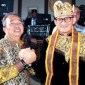 Kepala Dinas Pariwisata Kalimantan Selatan Syarifuddin foto bersama dengan Menparekraf Sandiaga Uno usai peluncuran 110 KEN 2024 di Jakarta, Sabtu (27/1/1/2024). [ANTARA/HO-Pemkab Tapin]