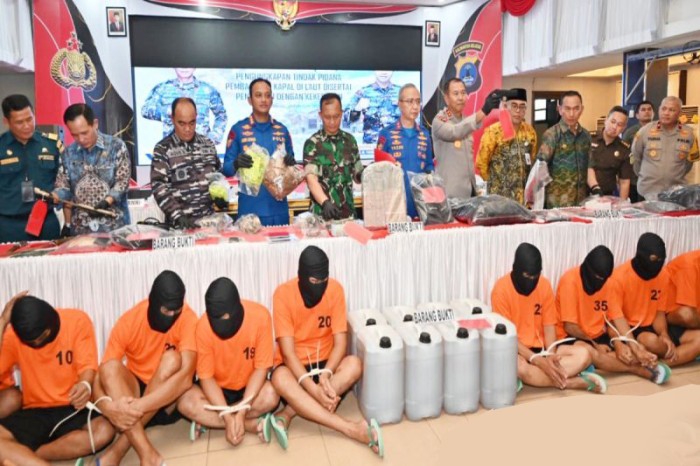 Kapolda Kalsel Irjen Pol Winarto gelar  pengungkapan kasus perompakan kapal, Jumat (16/2/2024). (SuarIndonesia/ZI) 