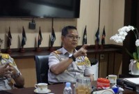 Kepala Balai Karantina Hewan, Ikan, dan Tumbuhan Provinsi Kalimantan Selatan Sudirman mengajak masyarakat agar selalu melapor ke petugas karantina saat melalulintaskan hewan ke luar daerah guna mencegah penyebaran penyakit Leishmaniasis, Kamis (22/2/2024). [ANTARA/HO-Karantina Kalsel]