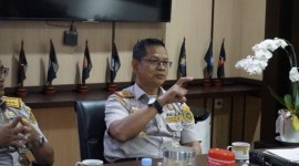 Kepala Balai Karantina Hewan, Ikan, dan Tumbuhan Provinsi Kalimantan Selatan Sudirman mengajak masyarakat agar selalu melapor ke petugas karantina saat melalulintaskan hewan ke luar daerah guna mencegah penyebaran penyakit Leishmaniasis, Kamis (22/2/2024). [ANTARA/HO-Karantina Kalsel]