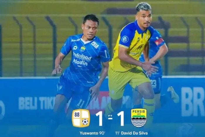 Persib Bandung hanya mampu memetik satu poin setelah kecolongan di menit akhir (90) babak kedua dengan bermain imbang melawan Barito Putera dengan skor 1-1 di Stadion Sultan Agung, Jumat (23/2/2024). [Foto: BRI Liga 1/@liga1match]