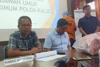 SR seharinya adalah buruh bangunan dan kini ditahan oleh anggota Unit I Subdit IV Ditreskrimum sejak Selasa (24/1/2024). (SuarIndonesia/ZI)