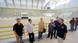 Meninjau venue pembukaan Porwanas, yaitu GOR milik Pemprov Kalsel, Minggu (4/2/2024) (SuarIndonesia/RW)
