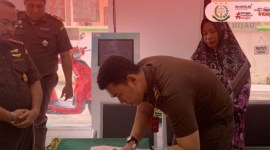 Tersangka Saidi,  yang melanggar Pasal 480 ke-1 KUHP perkara penadahan sepeda motor, dihentikan Kejaksaan Negeri (Kejari)  Banjar penuntuitannya berdasarkan restoratif justice atau keadilan, Senin, (5/1/2024). (SuarIndonesia/Ist)