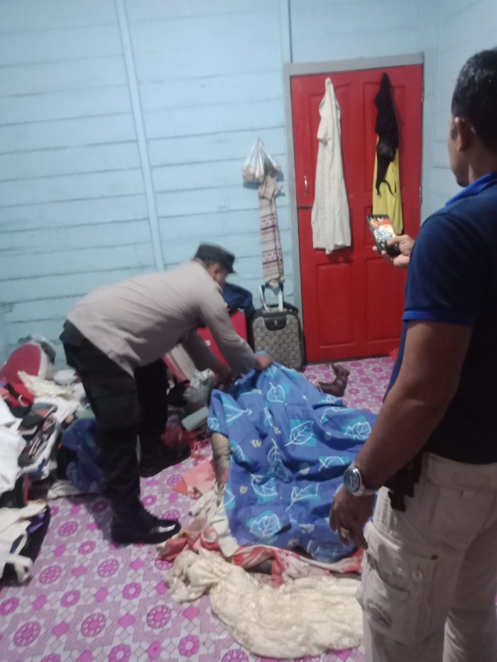 Seorang perempau tak bernyawa di  dalam kamar kost di Jalan Kayu Tangi II RT 21 Jalur Utama Banjarmasin Utara,. Selasa. (6/2/2024), (SuarIndonesia/DO)