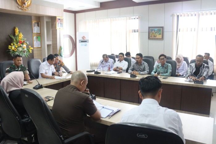 Forkopinda Kabupaten Balangan, melaksanakan rapat koordinasi mewujudkan situasi kondusif menjelang pemilu (pemilihan umum) serentak Tahun 2024 pada 14 Februari. (SuarIndonesia/Ist)