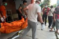 Warga kawasan Blk Limau III atau Jalan AMD Komplek Abdi Perkasa I Banjarmasin Utara, digegerkan atas temuan sosok mayat sudah tak bernyawa di salah satu rumah kawasan itu, Kamis (8/2/2024)  petang, sekitar pukul 18.30 WITA.(SuarIndonesia/DO)