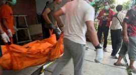 Warga kawasan Blk Limau III atau Jalan AMD Komplek Abdi Perkasa I Banjarmasin Utara, digegerkan atas temuan sosok mayat sudah tak bernyawa di salah satu rumah kawasan itu, Kamis (8/2/2024)  petang, sekitar pukul 18.30 WITA.(SuarIndonesia/DO)