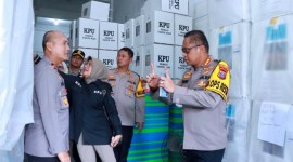 Kapolresta, Kombes Pol Sabana Atmojo mendatangi gudang logistik Komisi Pemilihan Umum (KPU), Minggu (11/2/2024) (SuarIndonesia/Ist)