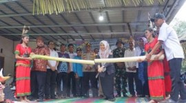 Festival Buah Mamigang sekaligus peresmian wisata alam Buntar Batarius, yang diresmikan oleh Camat Halong, Rahmadi, di Halaman Kantor Desa Mamigang, Kecamatan Halong (SuarIndonesia/Humas)