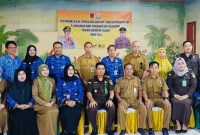 Tim  di SMKN 1 Tanjung bersama  para Kepala Sekolah, Kepala Bagian Tata Usaha dan para Dewan Guru se Kabupaten Tabalong., Senin (19/2/2024). (SuarIndonesia/Ist)