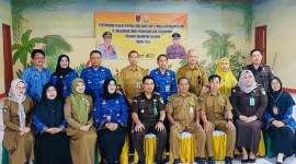 Tim  di SMKN 1 Tanjung bersama  para Kepala Sekolah, Kepala Bagian Tata Usaha dan para Dewan Guru se Kabupaten Tabalong., Senin (19/2/2024). (SuarIndonesia/Ist)