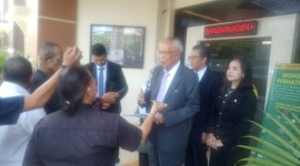 Pengacara kondang OC Kaligis mendatangi Pengadilan Negeri (PN) Banjarmasin, Senin (19/2/2-24)/ (SuarIndonesia/HD)