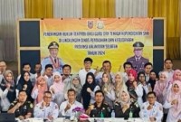 Dewan guru, kepala sekolah SMKN (Sekolah Menengah Kejuruan Negeri) se Kabupaten HSU )Gusu Sungai Utara) berkumpul diberikan pemaparan pencegahan dan pemberantasan tindak pidana korupsi, di Aula SMK Negeri 2 Amuntai, Rabu (21/2/2024). *SuarIndonesia/Ist)