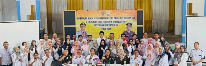 Dewan guru, kepala sekolah SMKN (Sekolah Menengah Kejuruan Negeri) se Kabupaten HSU )Gusu Sungai Utara) berkumpul diberikan pemaparan pencegahan dan pemberantasan tindak pidana korupsi, di Aula SMK Negeri 2 Amuntai, Rabu (21/2/2024). *SuarIndonesia/Ist)
