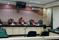 Terdakwa Rahmadi mantan Kepala Dinas Pertanian Kabupaten Balangan diganjar empat tahun penjara oleh majelis hakim Pengadilan Tindak Pidana Korupsi Banjarmasin, pada sidang lanjutan, Rabu (21/2/2024).(SuarIndonesia/HD)