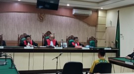 Terdakwa Rahmadi mantan Kepala Dinas Pertanian Kabupaten Balangan diganjar empat tahun penjara oleh majelis hakim Pengadilan Tindak Pidana Korupsi Banjarmasin, pada sidang lanjutan, Rabu (21/2/2024).(SuarIndonesia/HD)