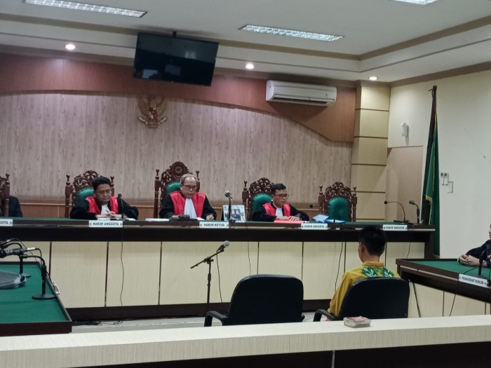 Terdakwa Rahmadi mantan Kepala Dinas Pertanian Kabupaten Balangan diganjar empat tahun penjara oleh majelis hakim Pengadilan Tindak Pidana Korupsi Banjarmasin, pada sidang lanjutan, Rabu (21/2/2024).(SuarIndonesia/HD)