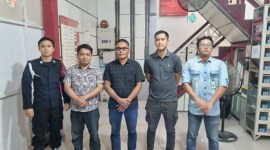 Terpidana Sukri (tengah atau nomor tiga dari kanan berkacamata), Kades Desa Liyu Kecamatan Halong Kabupaten Balangan, dieksekusi, Jumat (23/2/2024) (SuarIndonesia/Ist)