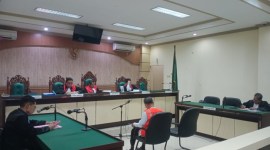 Terdakwa Bahrani selaku Direktur Utama PT BPR (Badan Perkreditan Rakyat) dihadapkan 