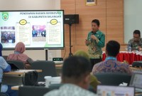 Bupati Balangan, Abdul Hadi mendapatkan kesempatan menjadi Tenaga Pengajar pada Kegiatan Pendidikan dan Pelatihan Manajemen Strategi Pengembangan Inovasi Daerah Berbasis Sektor Unggulan Wilayah Angkatan II Tahun 2024., Selasa (27/2/2024). SuarIndonesia/Humas)