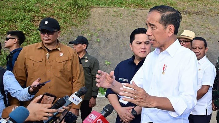 Presiden Joko Widodo memberikan keterangan kepada wartawan di IKN, Kalimantan Timur, Kamis (29/2/2024). [ANTARA/HO-BPMI Setpres]