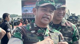 KSAD Jenderal TNI Maruli Simanjuntak sarankan Megawati Soekarnoputri untuk melaporkan langsung ke TNI, termasuk TNI AD, manakala menemukan prajurit mengintimidasi rakyat. [CNNIndonesia/Muhammad N]