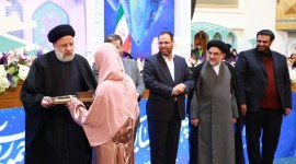Nuriah ketika menerima penghargaan sebagai terbaik III Musabaqoh Tilawatil Quran (MTQ) Internasional di Teheran, Iran, Selasa (20/2/2023).[Istimewa]