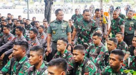 Panglima TNI Jenderal Agus Subiyant cek kesiapan personel TNI-Polri yang tergabung dalam Pasukan Pengaman Unjuk Rasa dan Babinsa Pengamanan Pemilu wilayah Jakarta Pusat, Senin (12/2/2024). [Foto: Istimewa]